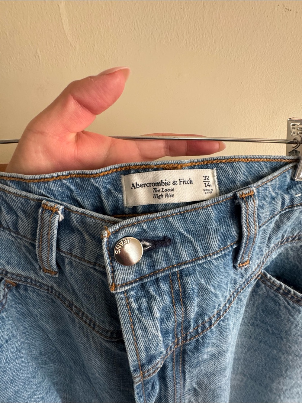 Abercrombie & Fitch High-Rise Women's Jeans - Light Blue Wash